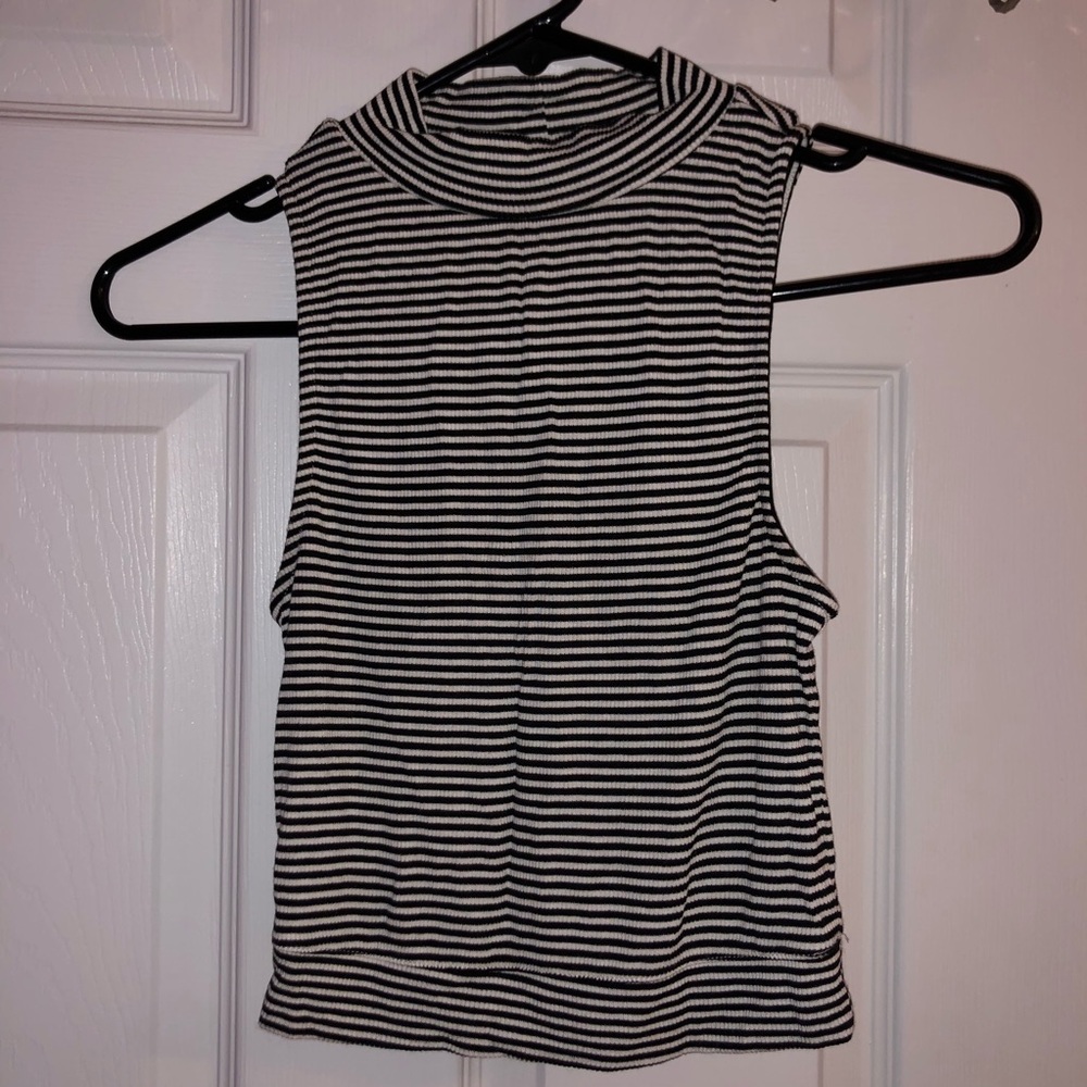 Black and White Striped Sleeveless Crop Top